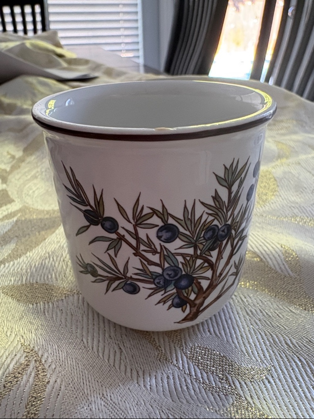 Villeroy & Boch White Ceramic Spice Jar with Blue Juniper Motif. - Picture 3 of 5